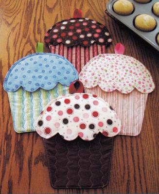hot-cakes-pincushion-sewing-pattern-susie-c-shore-2